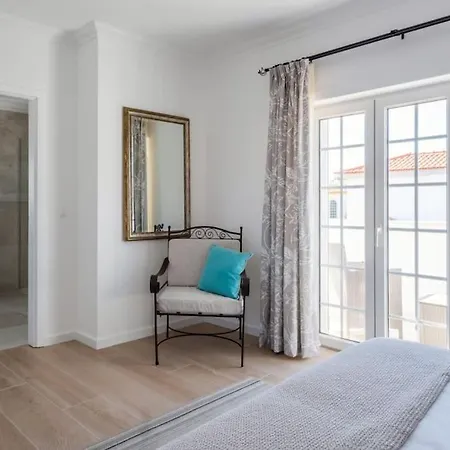 Beautiful Newly Renovated In 2024 On Portuguese 别墅 *