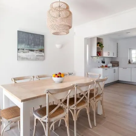 Beautiful Newly Renovated In 2024 On Portuguese