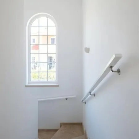 Beautiful Newly Renovated In 2024 On Portuguese 别墅 *