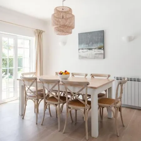 Beautiful Newly Renovated In 2024 On Portuguese