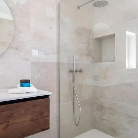 Beautiful Newly Renovated In 2024 On Portuguese 别墅 Amoreira (Leiria)