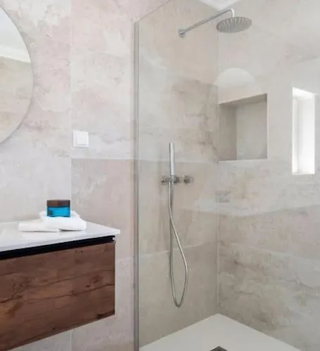 Beautiful Newly Renovated In 2024 On Portuguese 빌라 Amoreira (Leiria)
