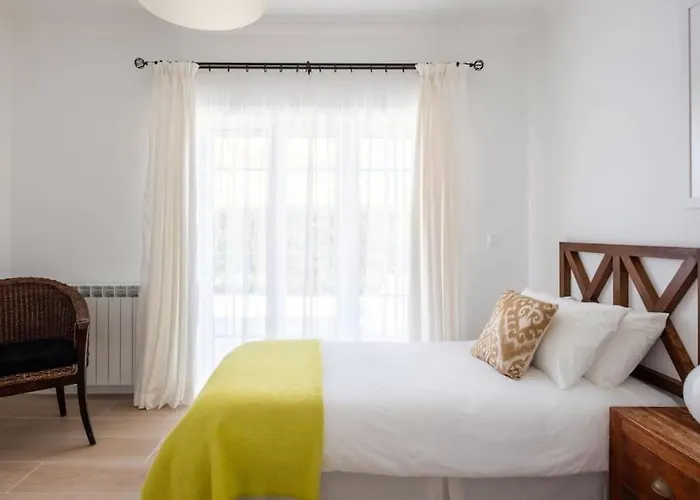 Beautiful Newly Renovated In 2024 On Portuguese 빌라 *