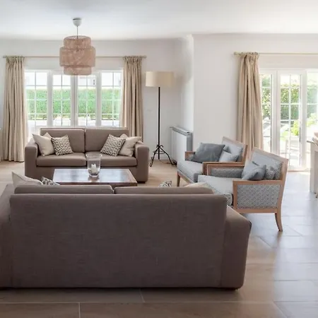 Beautiful Newly Renovated In 2024 On Portuguese