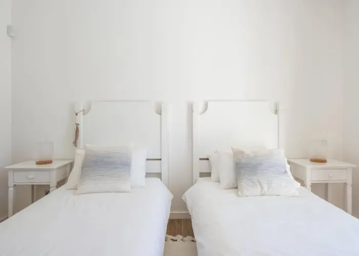 Beautiful Newly Renovated In 2024 On Portuguese